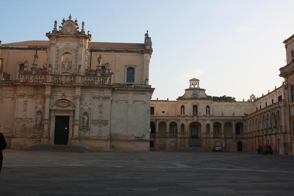 La Dimora Di Paola Apartment Lecce Bilik gambar